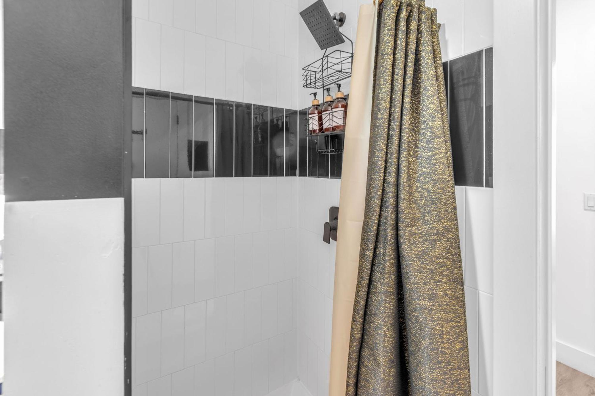 Appartement Royal Oasis Indoor Pool, Free Parking, Near Nyc à Elizabeth Extérieur photo